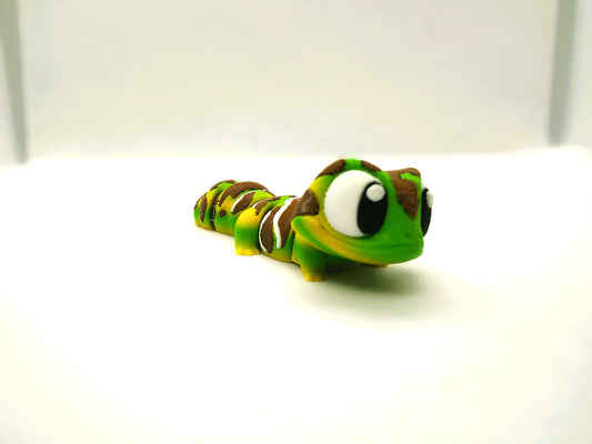 green and brown gecko flexi